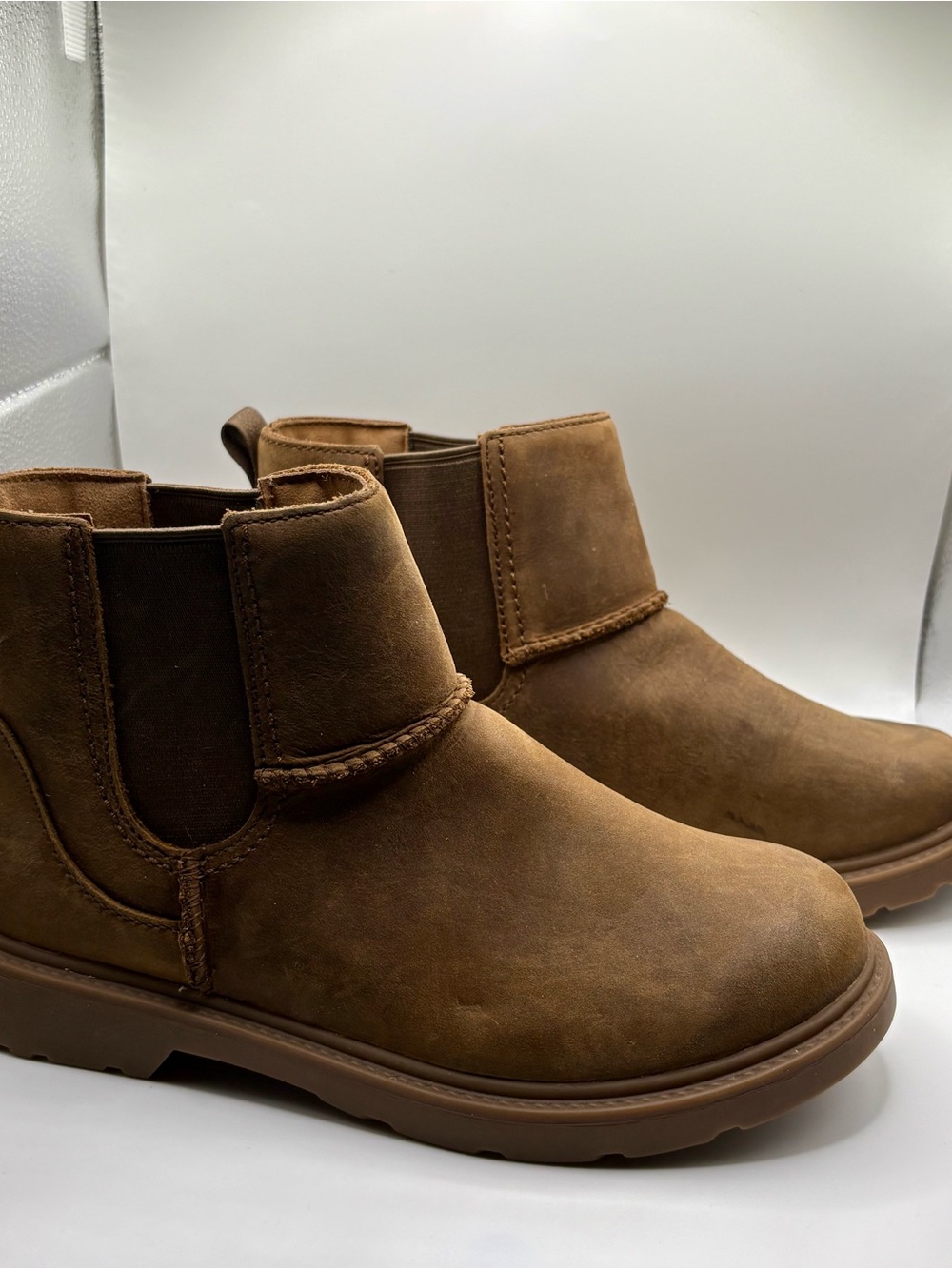 UGG Perry Weather Chelsea Boots US Size 3 color Walnut Brand New without box!!